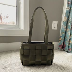 Harveys Seatbelt Bag Shoulder Bag - Olive Green, Like New